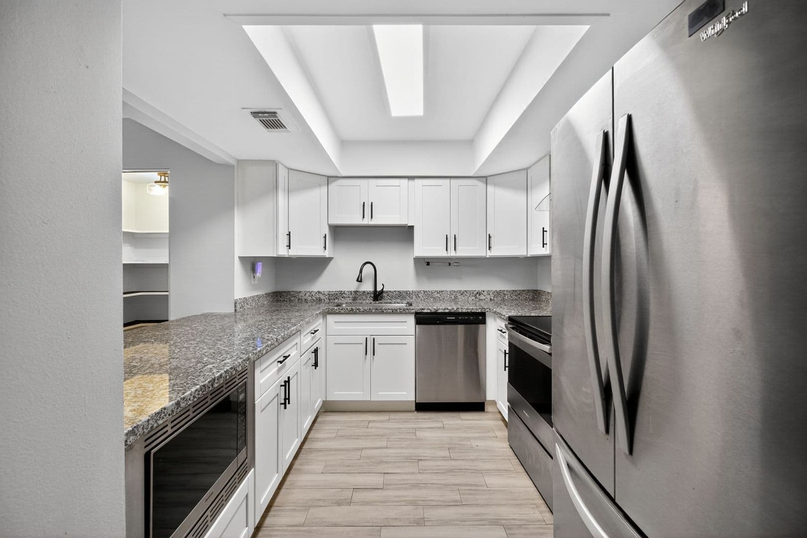 Houston House: 2250 Shadowdale Dr