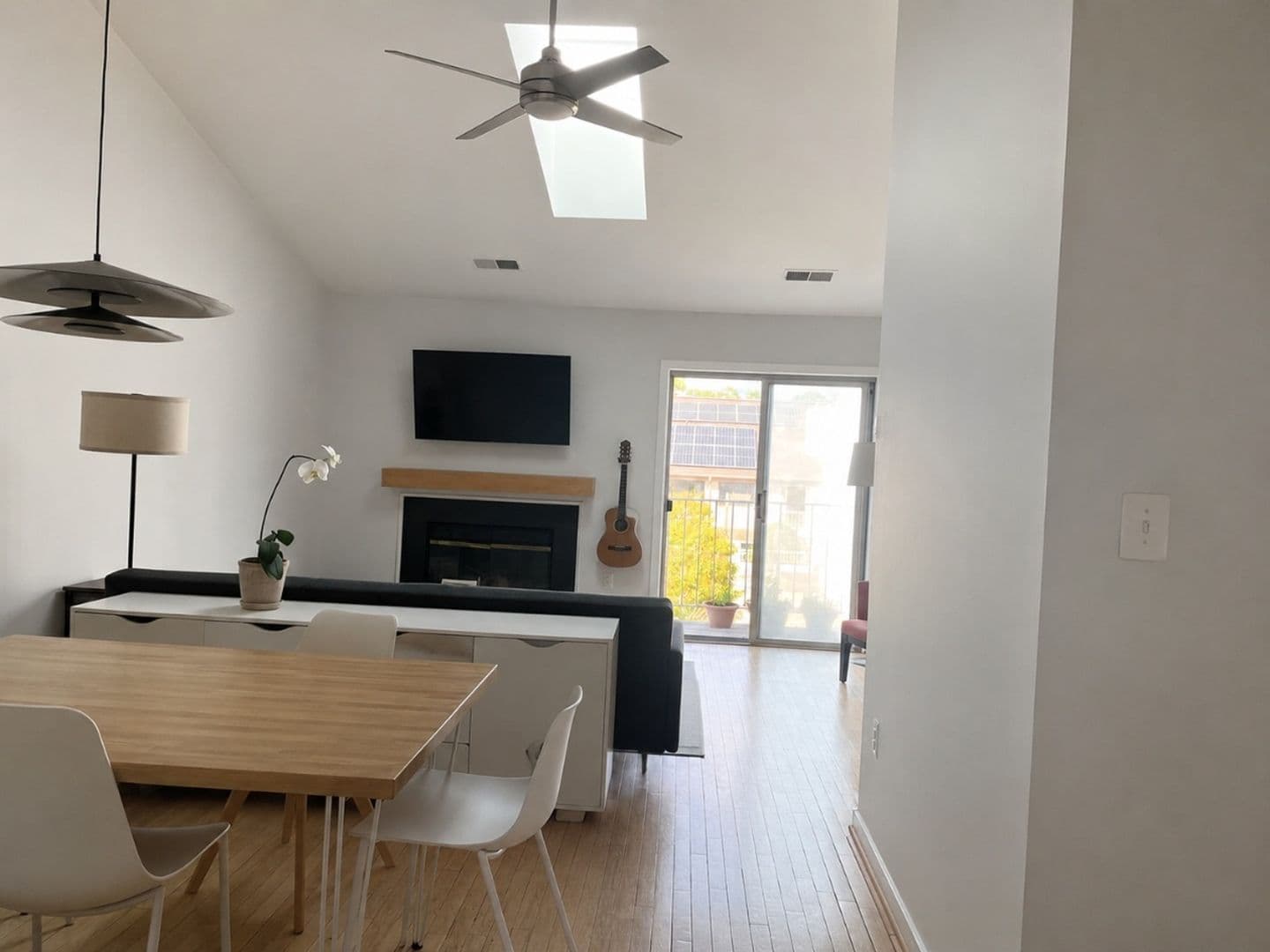 Washington Condo: 54 Hawthorne Ct NE