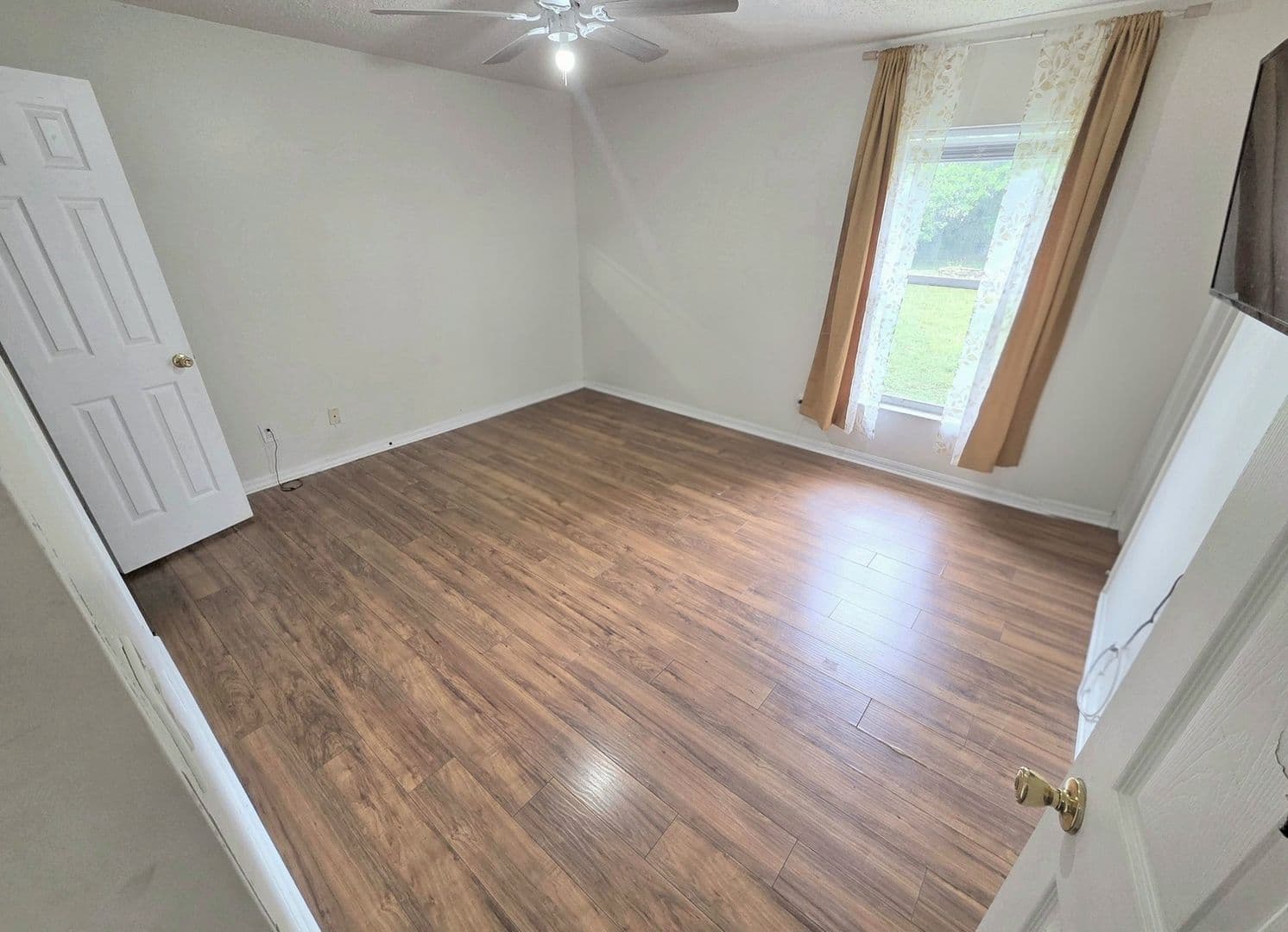 Lakeland House: 7628 Lewis Rd