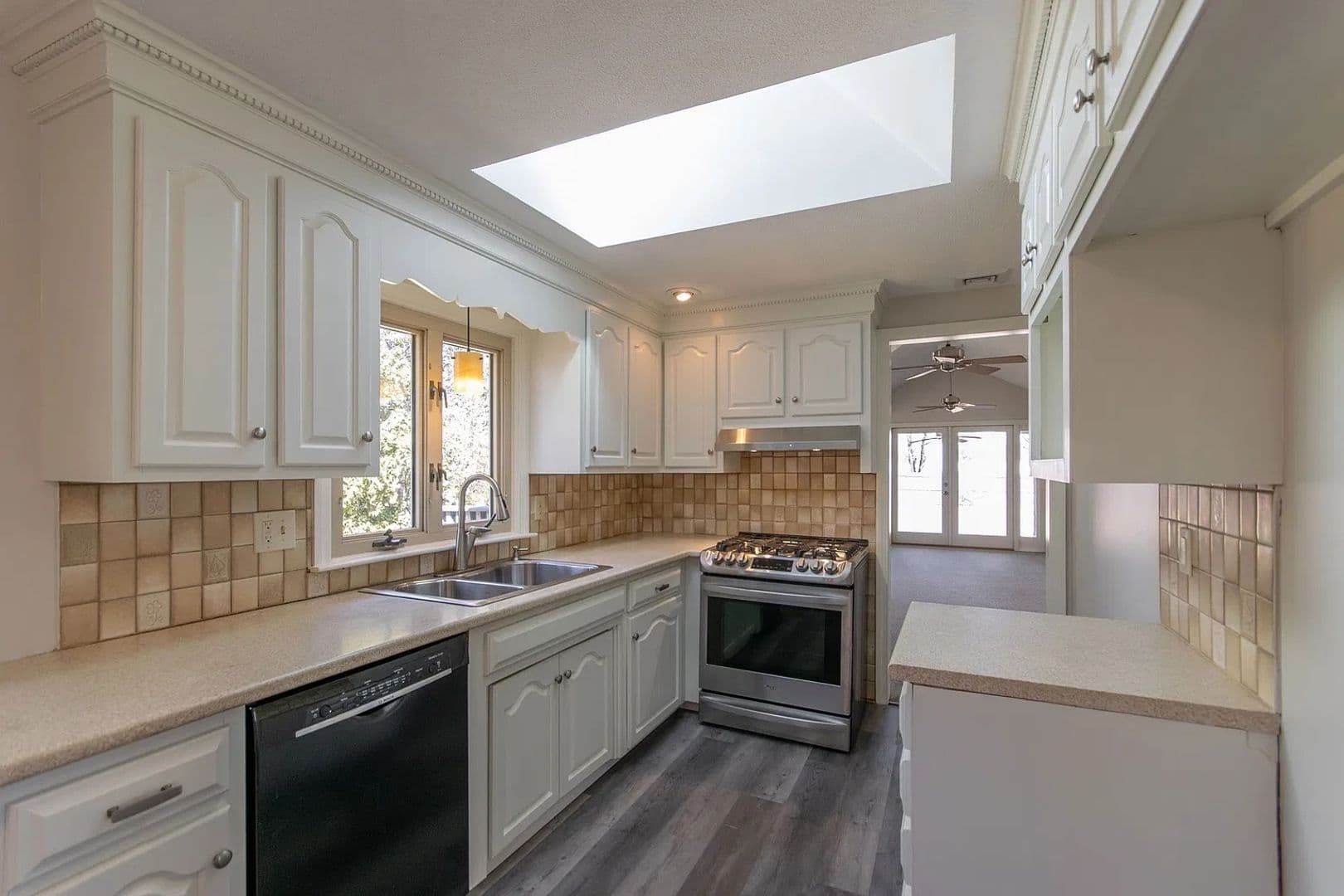 East Longmeadow House: 8 Ainslie Dr