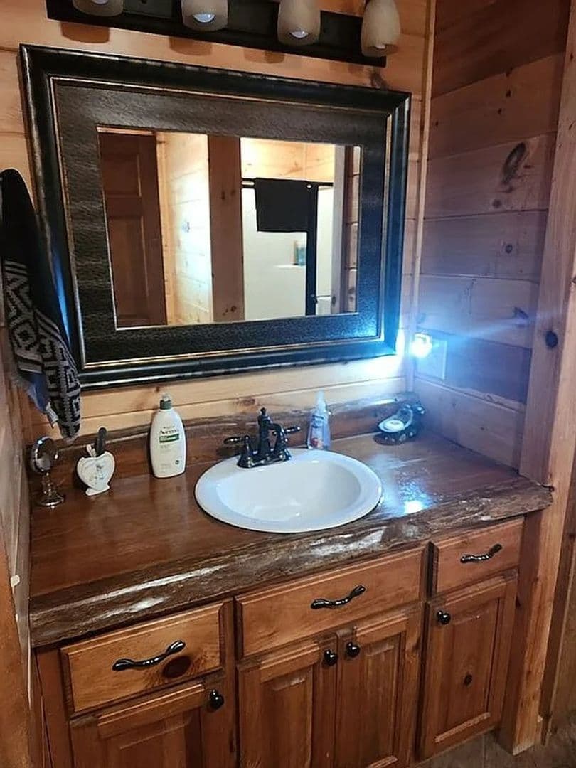 Blairsville House: 161 Clay Dr