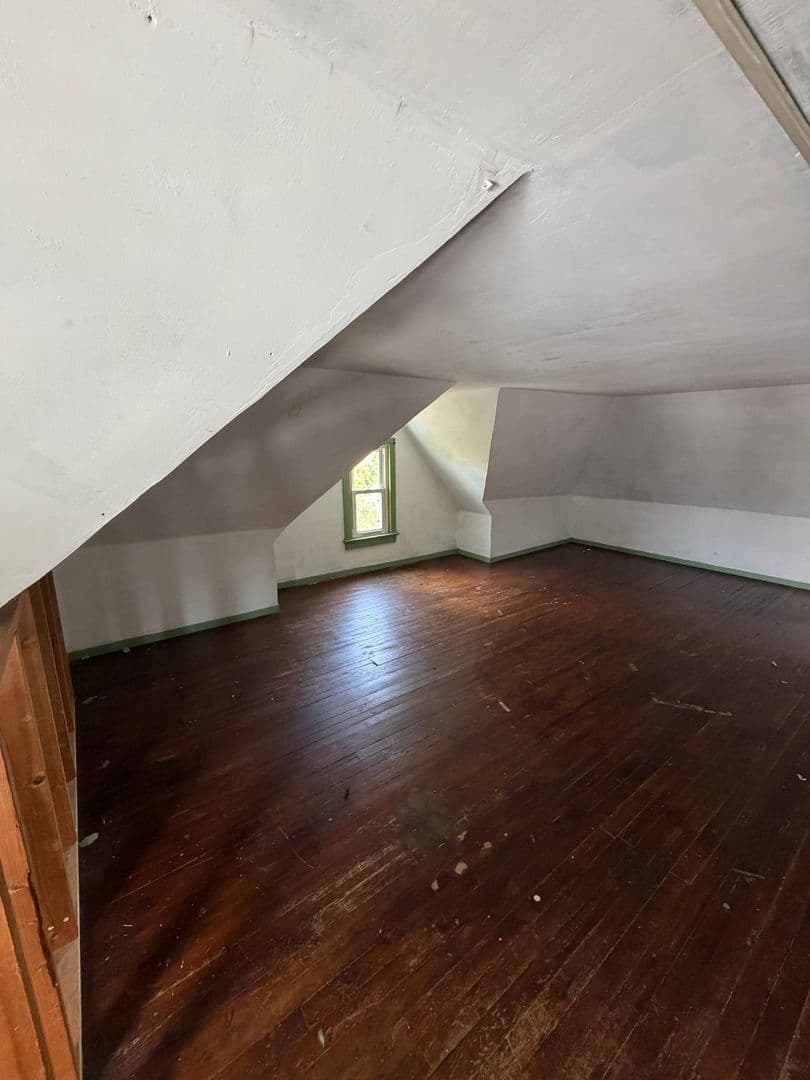 Paulsboro Townhome: 648 Beacon Ave
