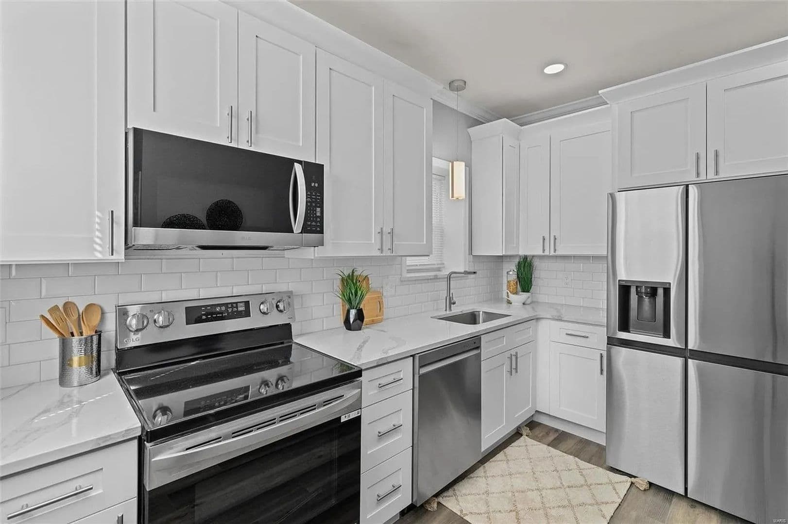 Saint Louis House: 4406 Ellenwood Ave