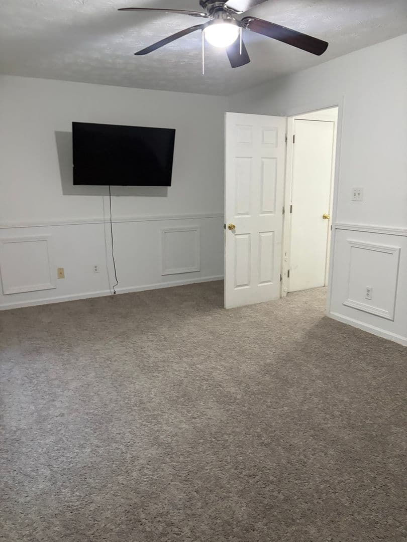 Fayetteville House: 3323 Scotty Hill Rd