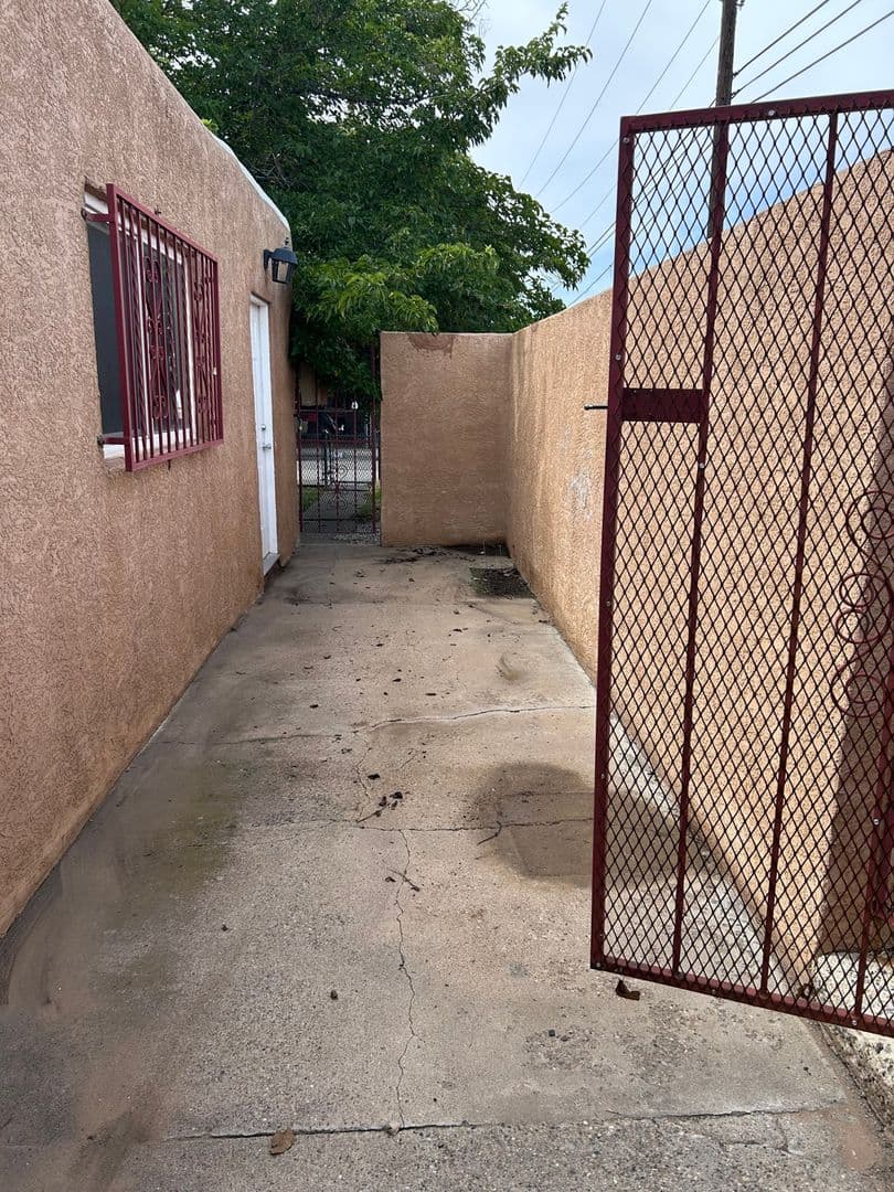 Albuquerque House: 2534 Cagua Dr NE
