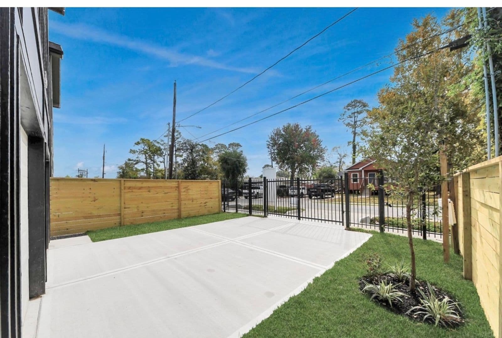 Houston Townhome: 7909 Lynette St Unit B