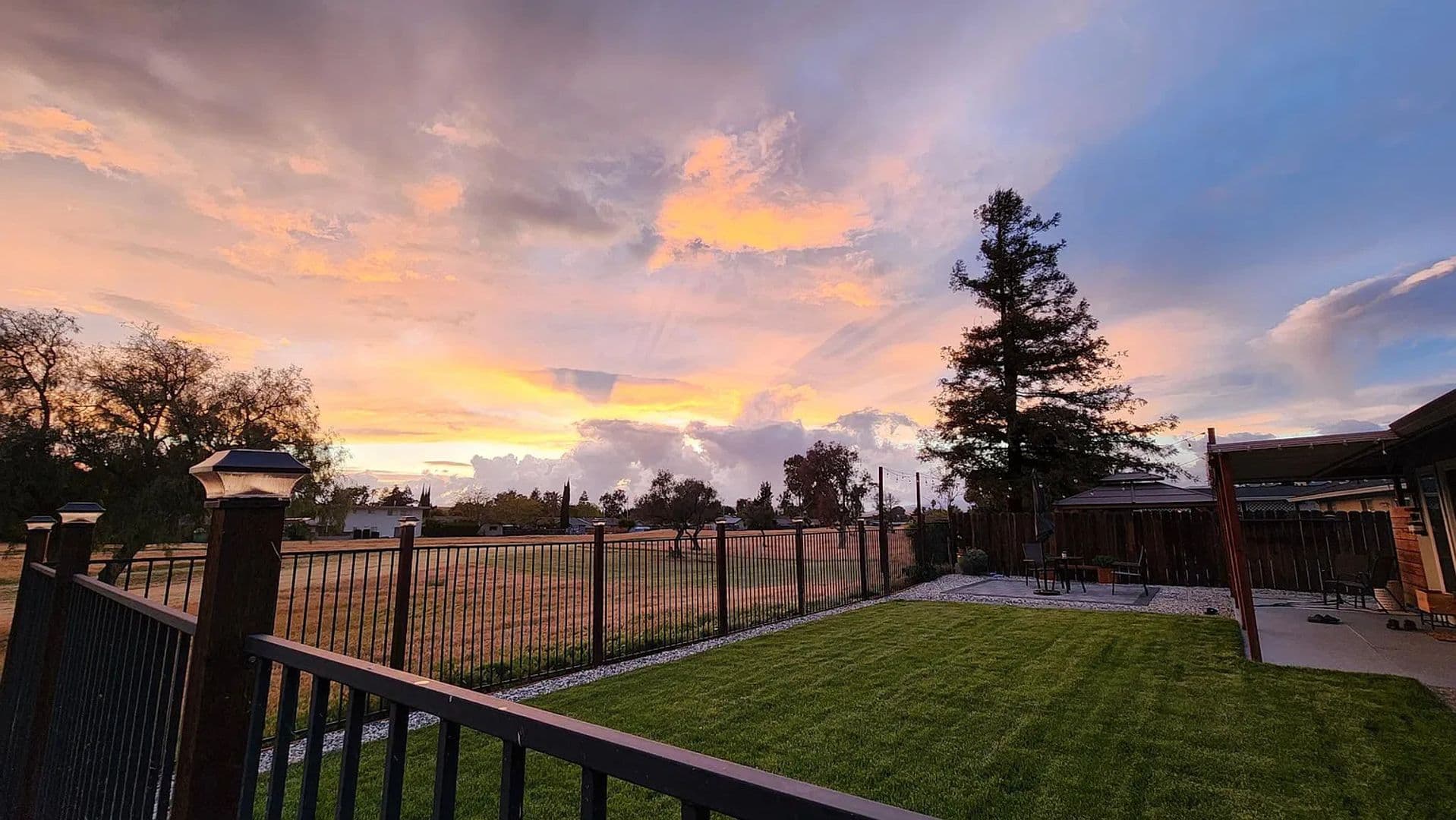 Livermore House: 1032 Hollyhock St