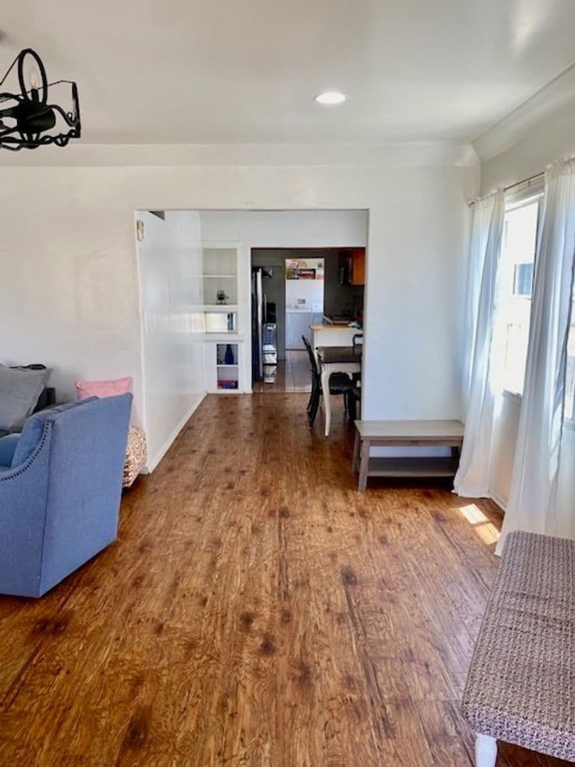 Los Angeles Townhome: 1938 S Palm Grove Ave
