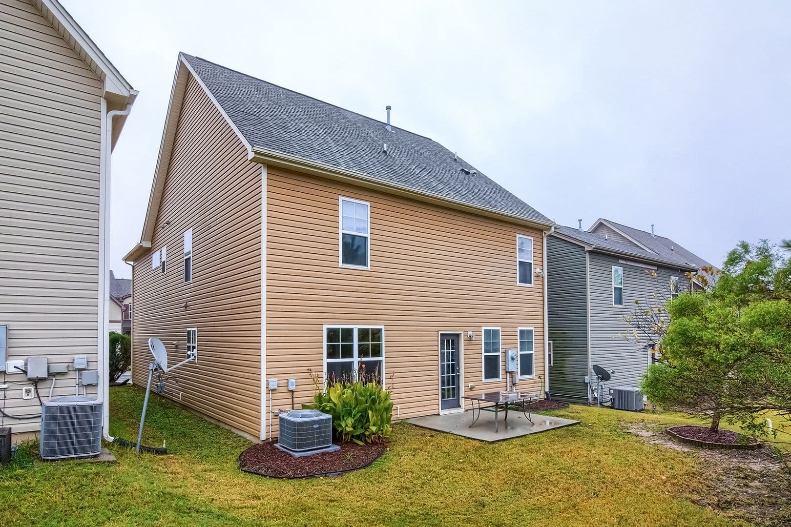Morrisville House: 202 Roundhouse Lane