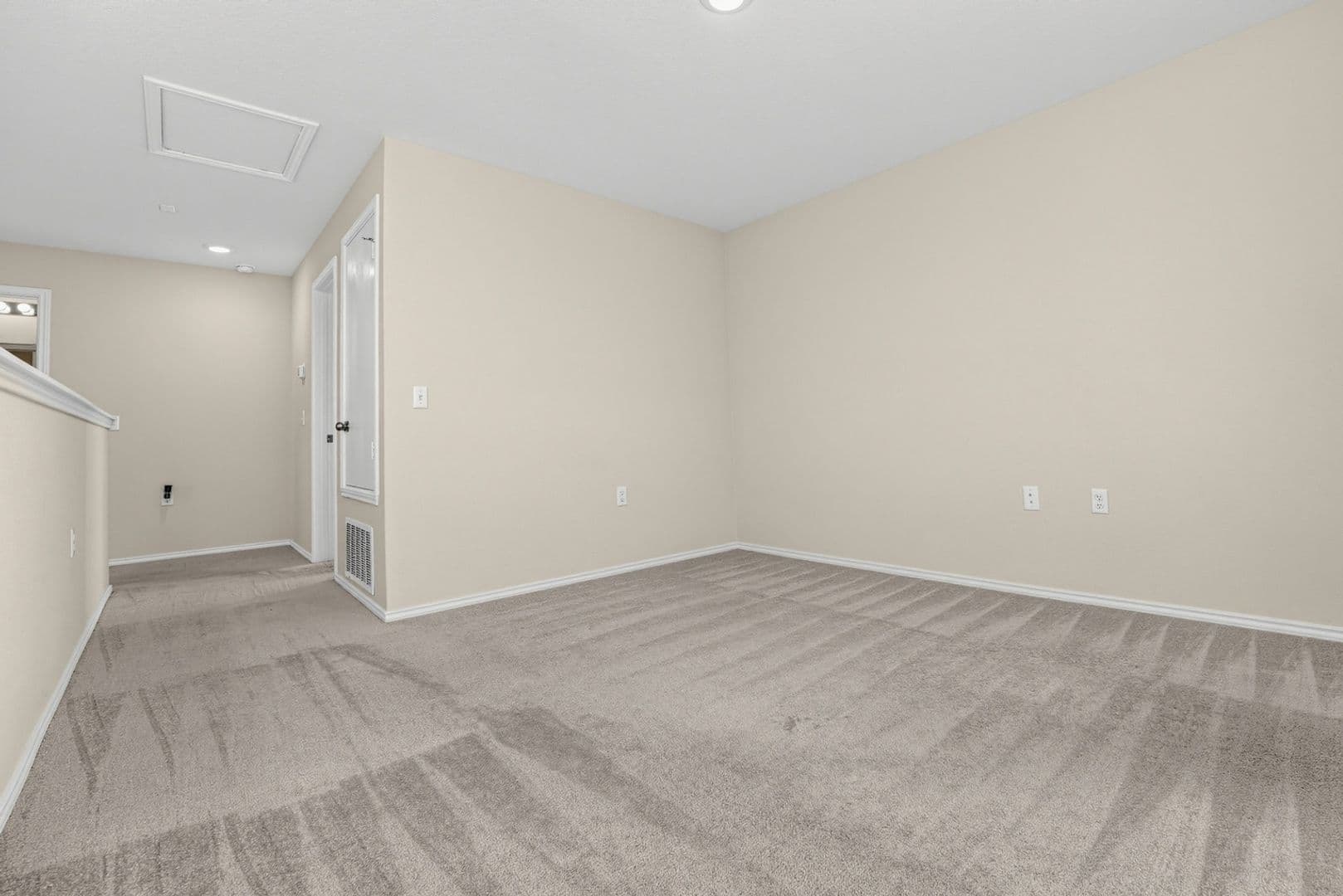 Manor House: 11111 Mestengo Dr