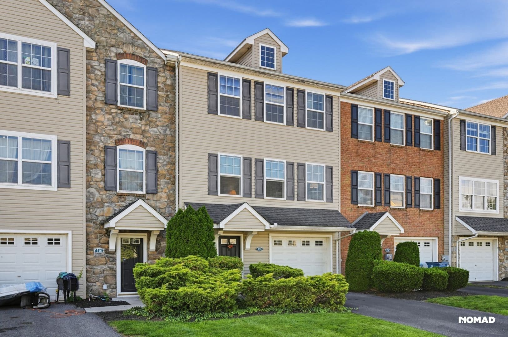 Carlisle Townhome: 318 Sherman Ave