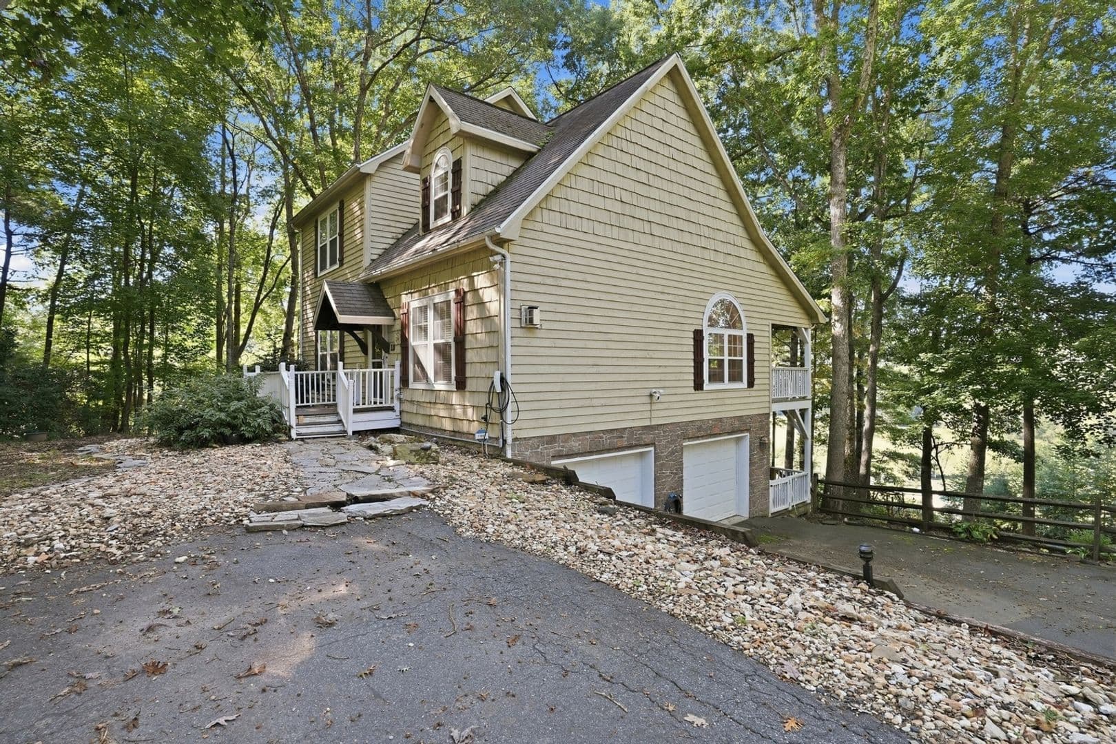 Fleetwood House: 110 Birch Leaf Ln