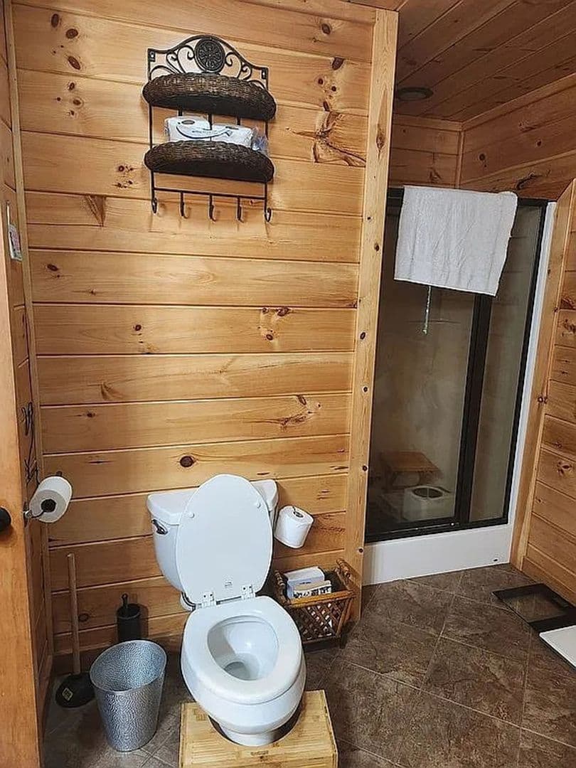 Blairsville House: 161 Clay Dr