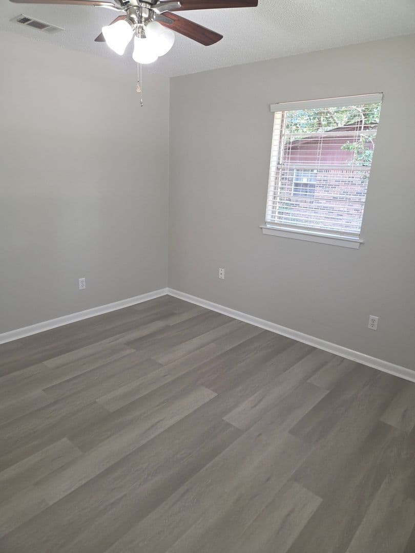 Crestview House: 503 Tall Pines St