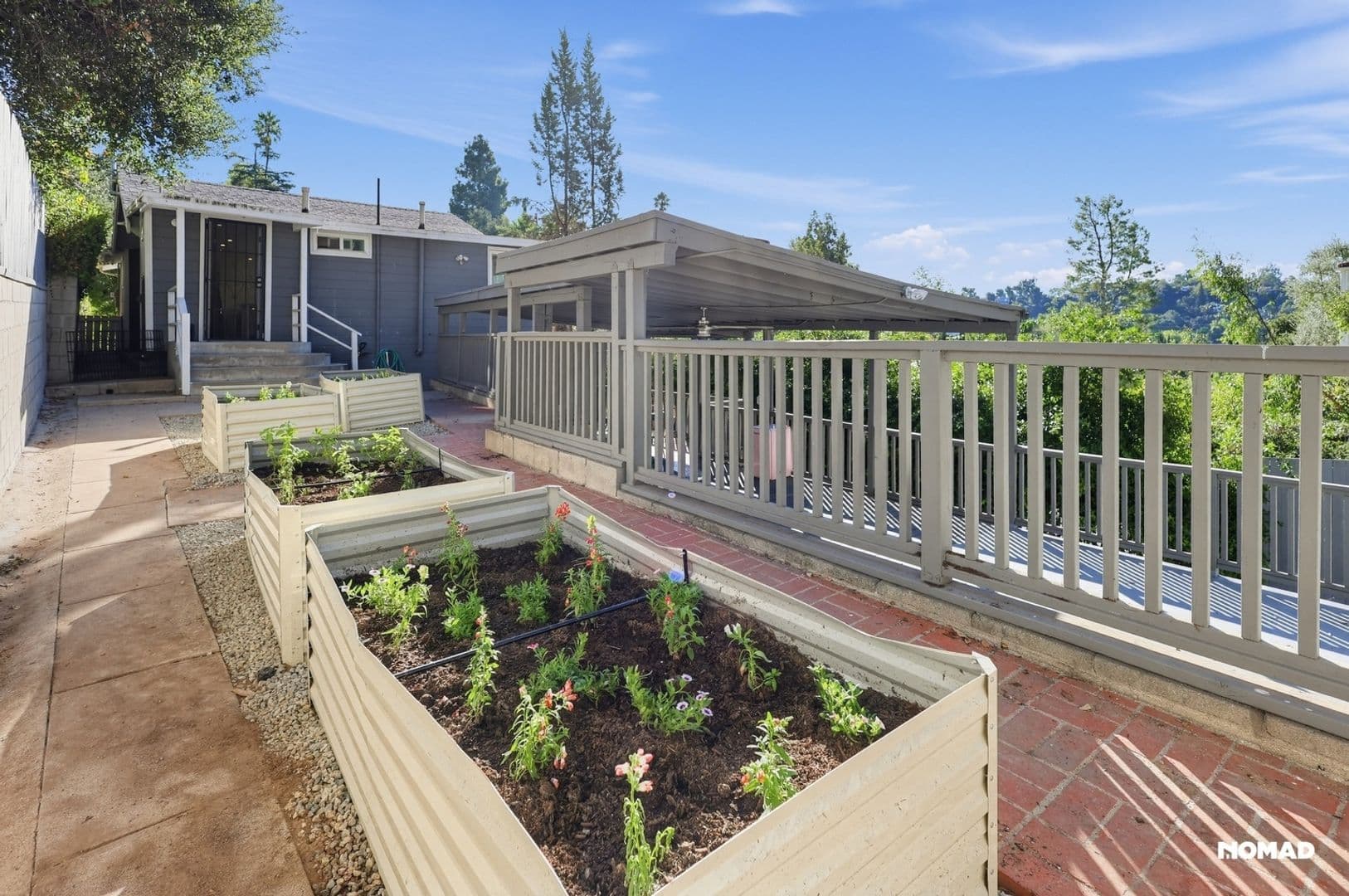 Los Angeles House: 4875 Wicopee Ave