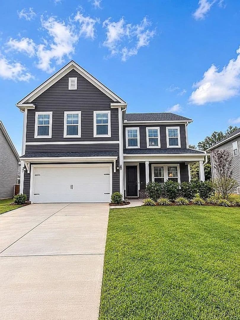 Goose Creek House: 147 The Oaks Ave