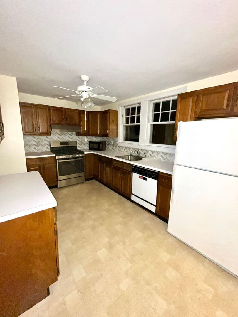 Andover House: 72 Elm St
