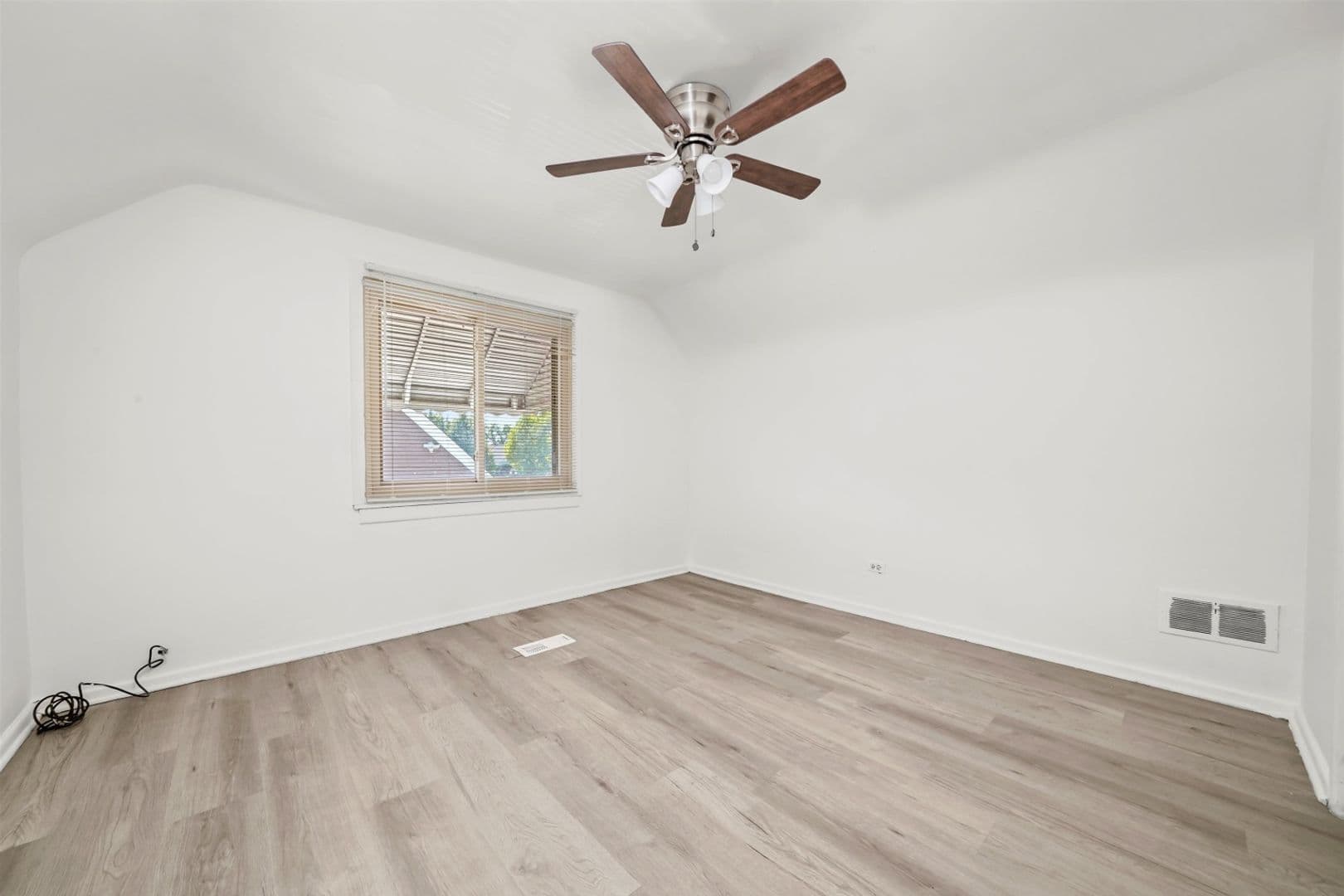 Lansing House: 17007 Oakwood Ave