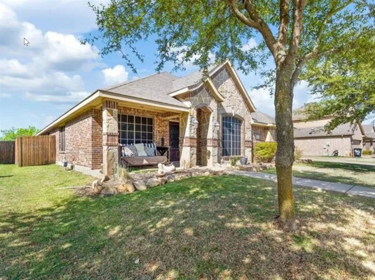Forney House: 1052 Lufkin Ln