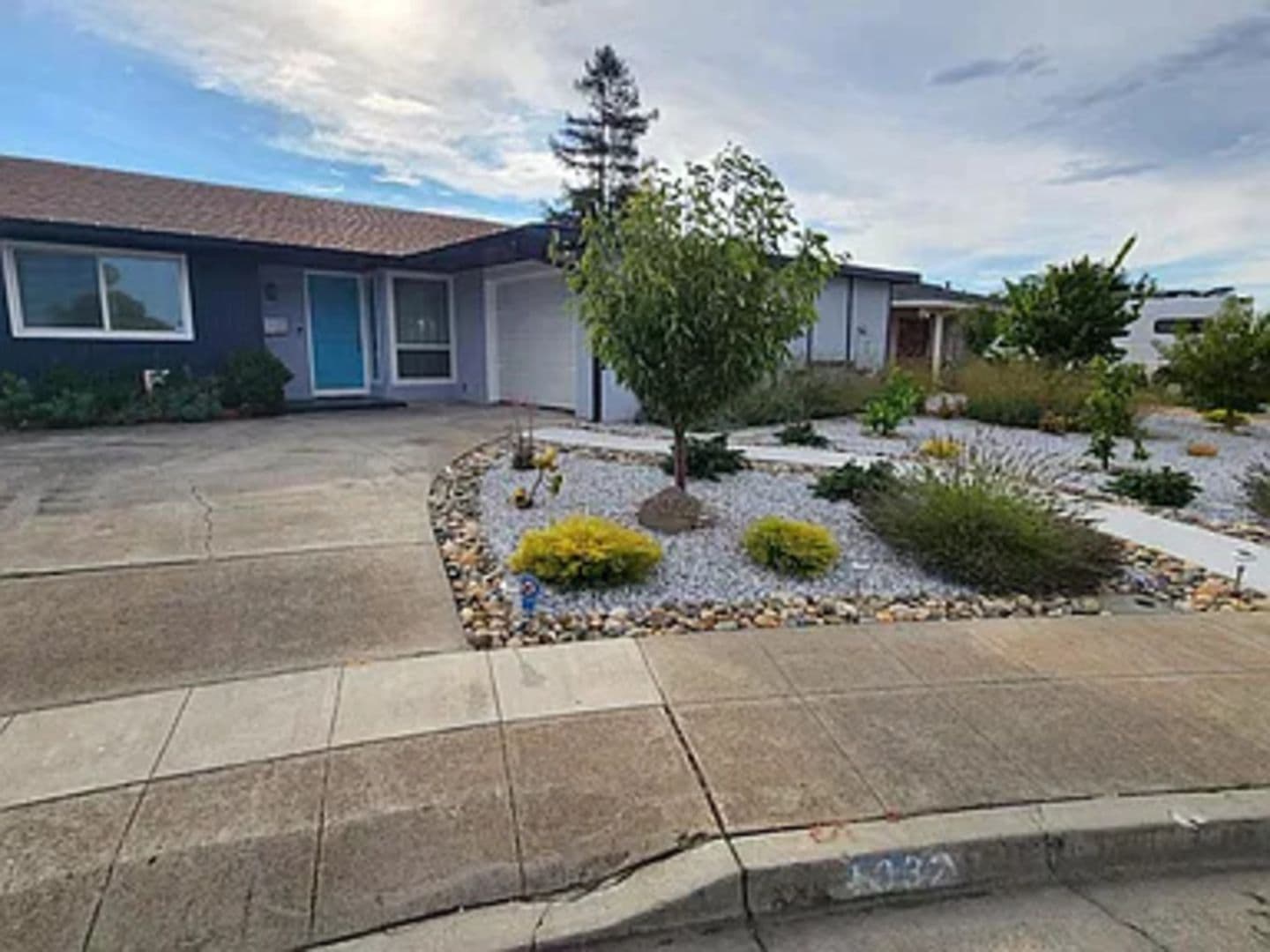 Livermore House: 1032 Hollyhock St