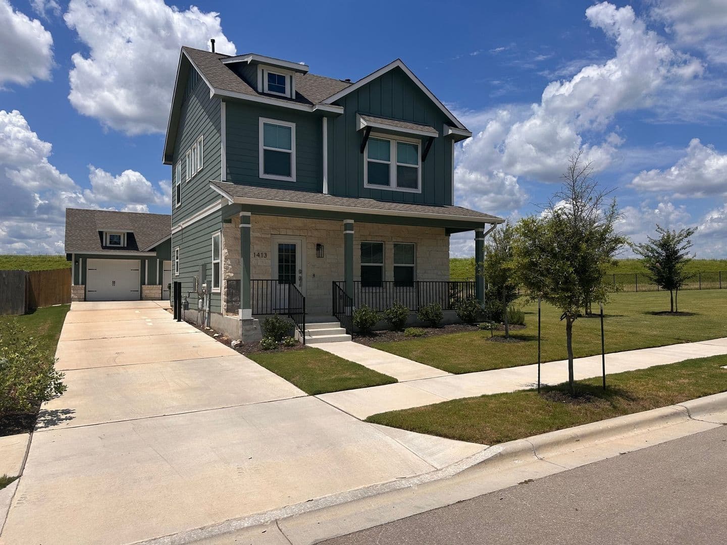 Leander House: 1413 Linwood St