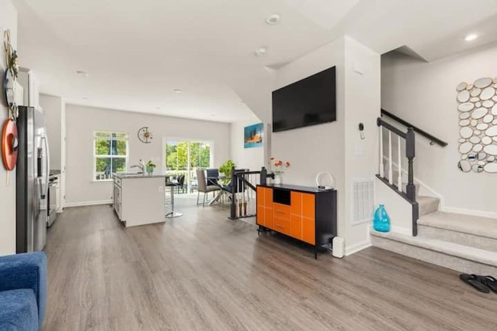 Portsmouth House: 207 Falcon Ave