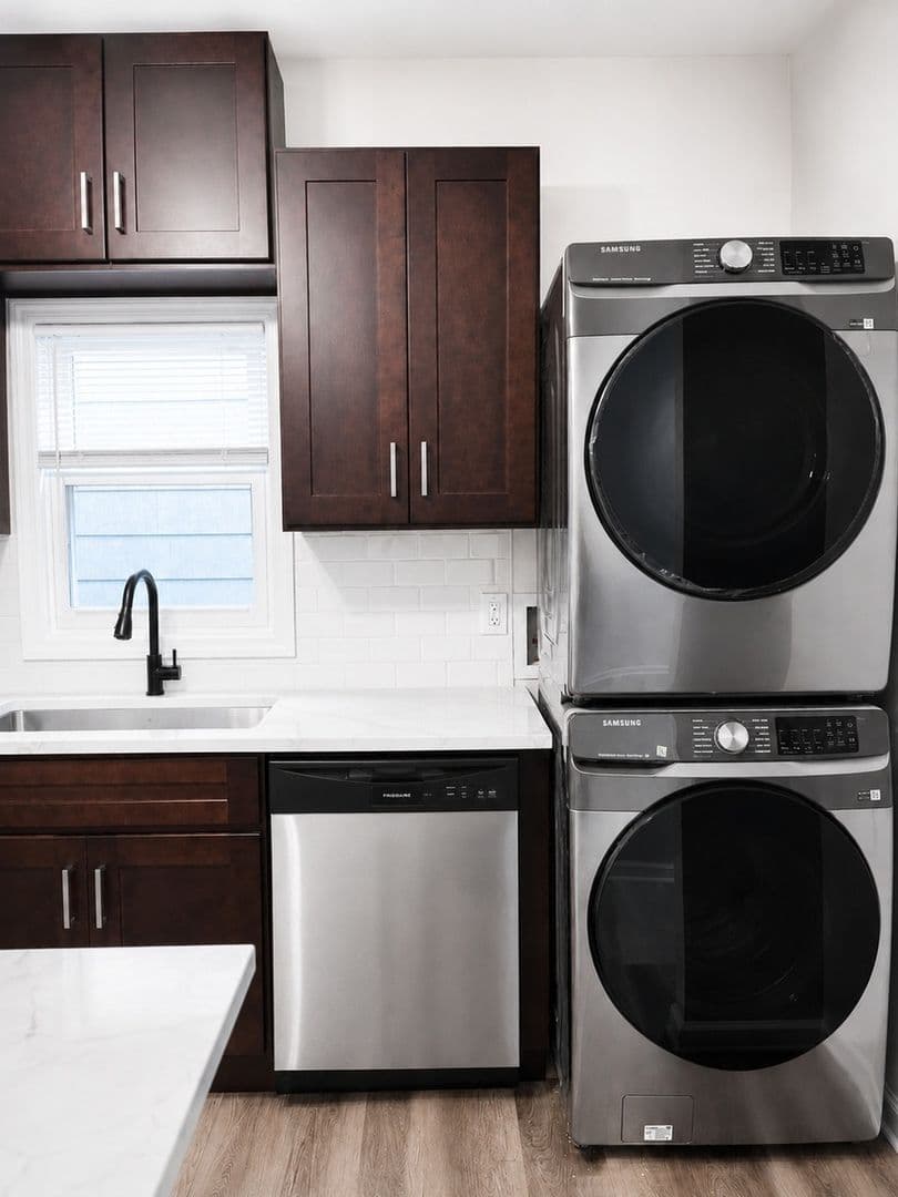 Jersey City Townhome: 207 Armstrong Ave