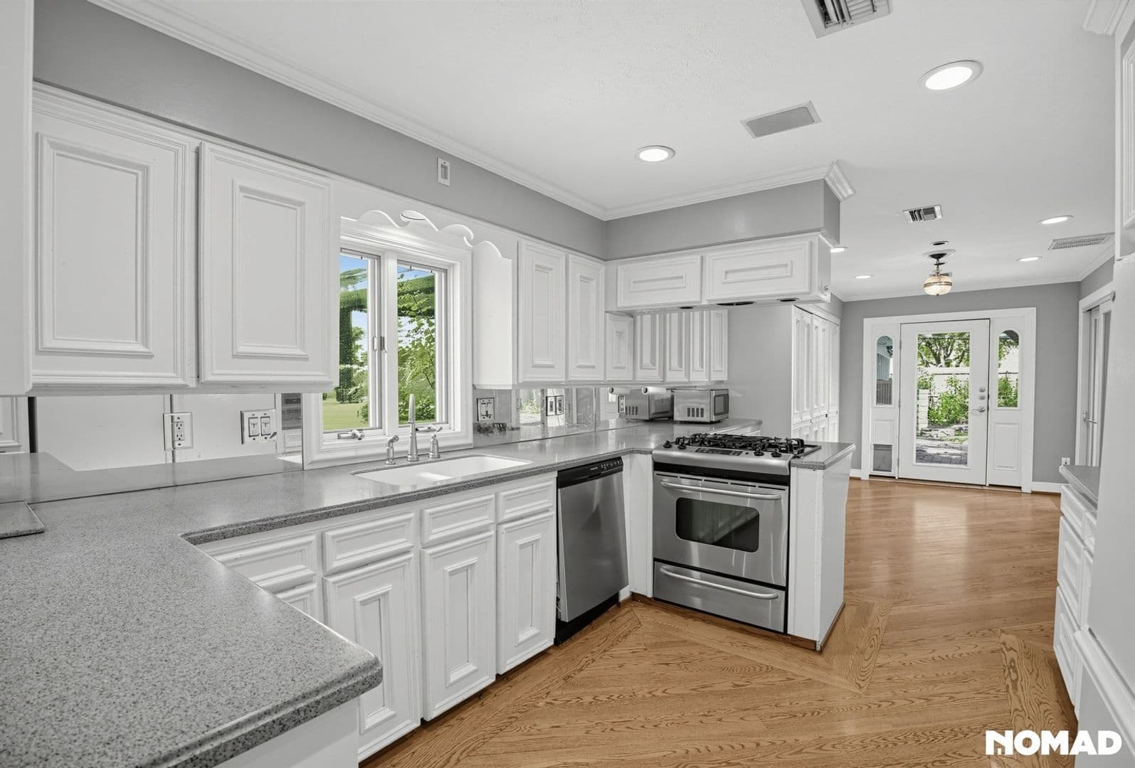Houston House: 4726 Omeara Dr