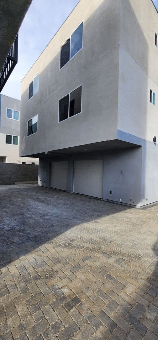 North Hollywood Townhome: 5729 N Klump Ave