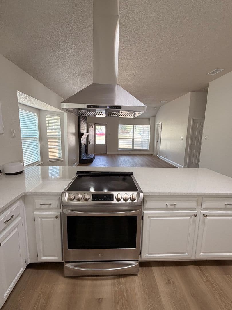 Fort Worth House: 7562 John T White Rd