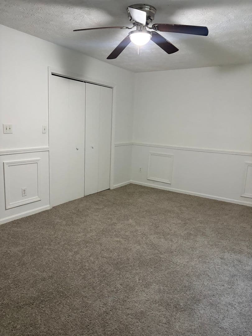 Fayetteville House: 3323 Scotty Hill Rd