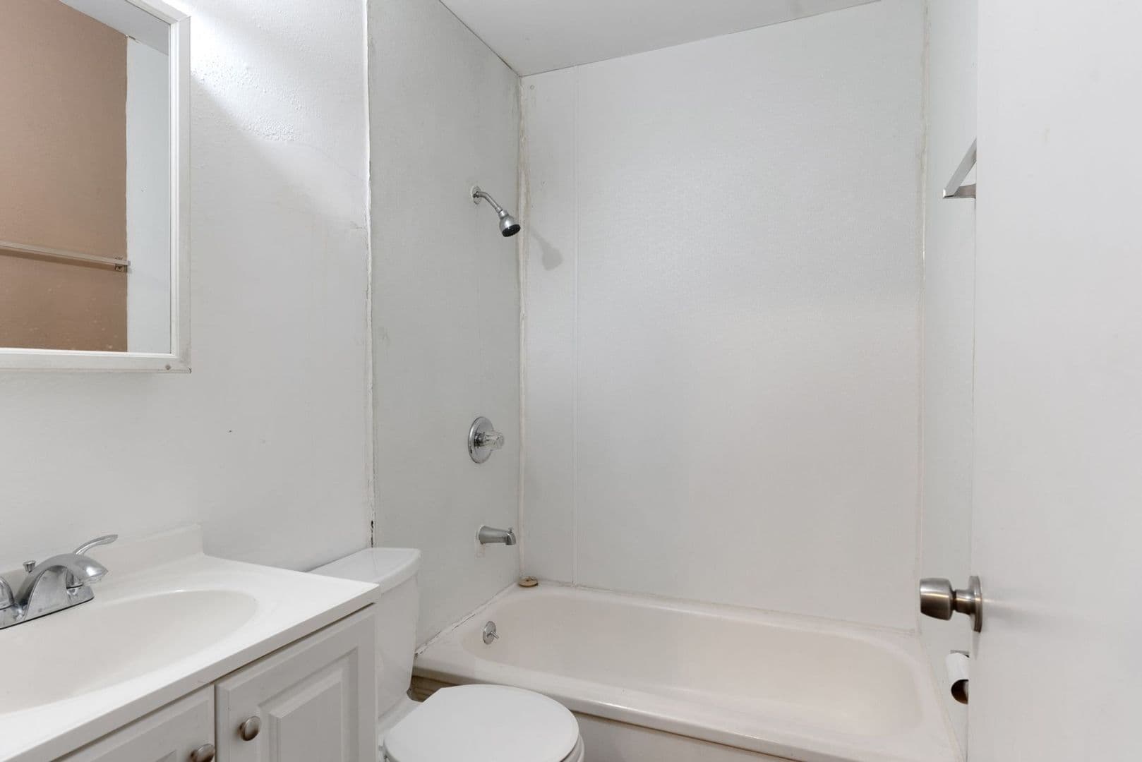 Saint Louis House: 300 Estridge Rd