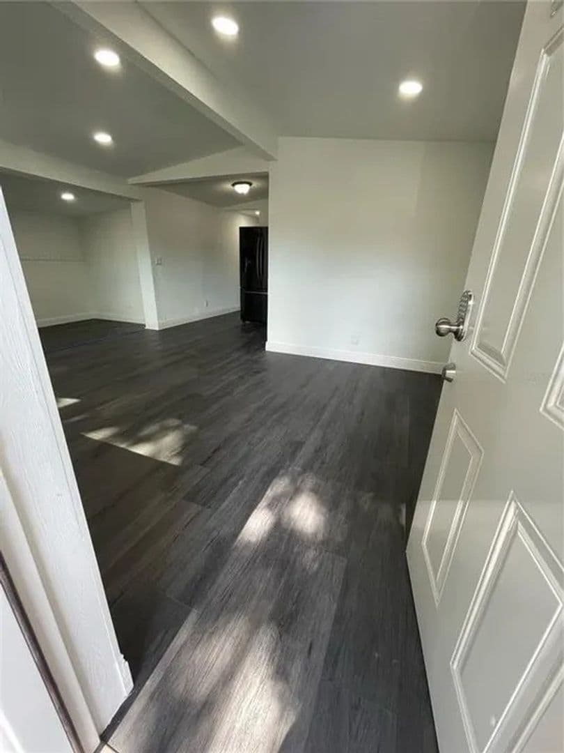 Tampa House: 8403 N Semmes St