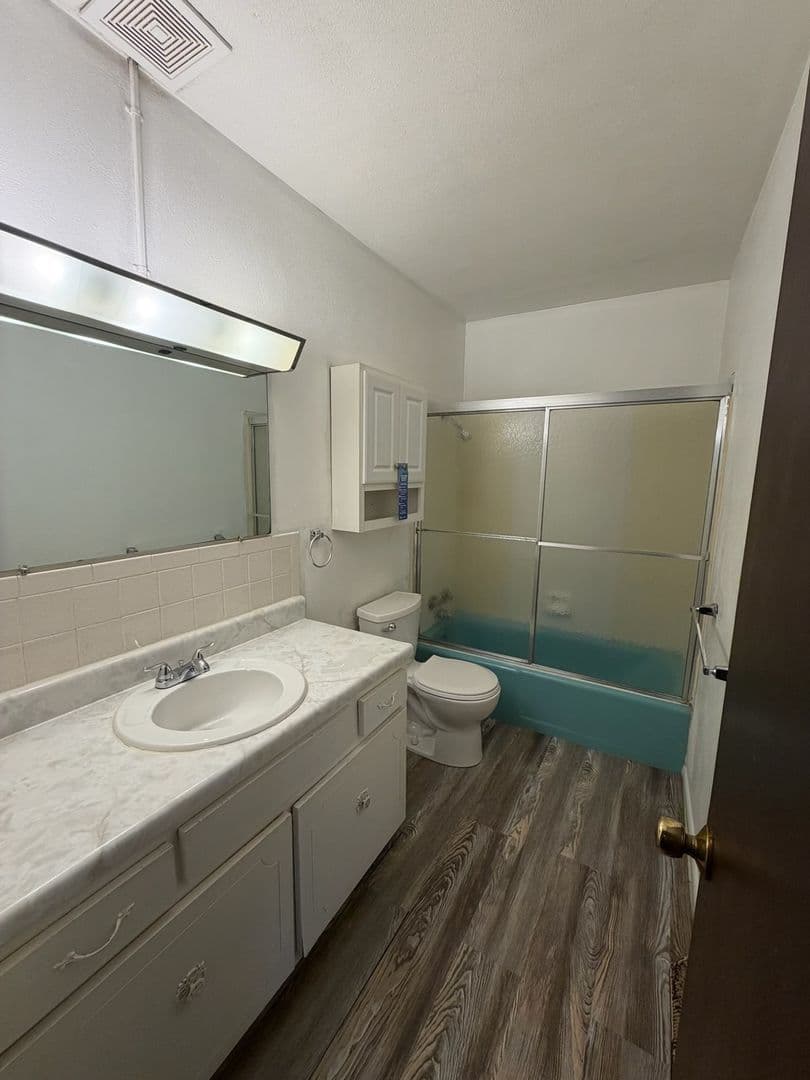 Belleville Townhome: 704 S High St