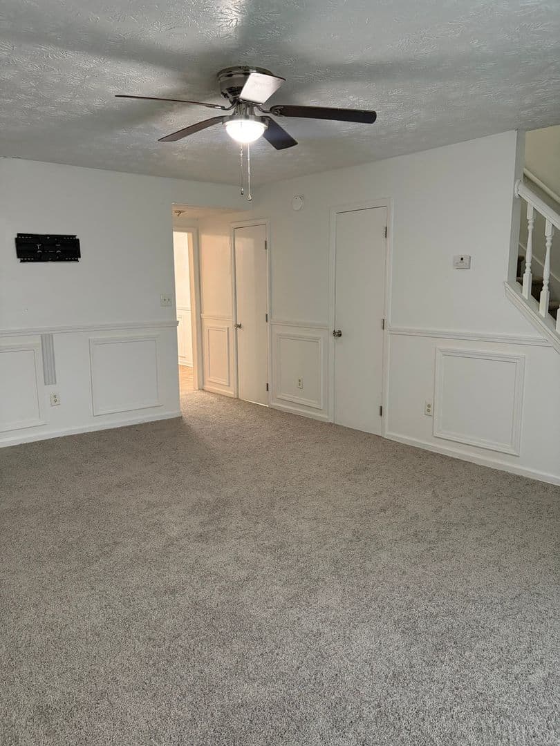 Fayetteville House: 3323 Scotty Hill Rd