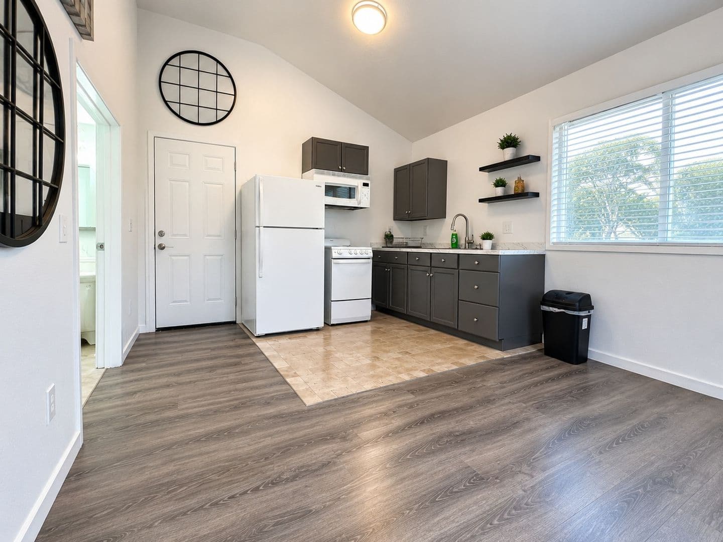 Seaside House: 505 Williams Ave