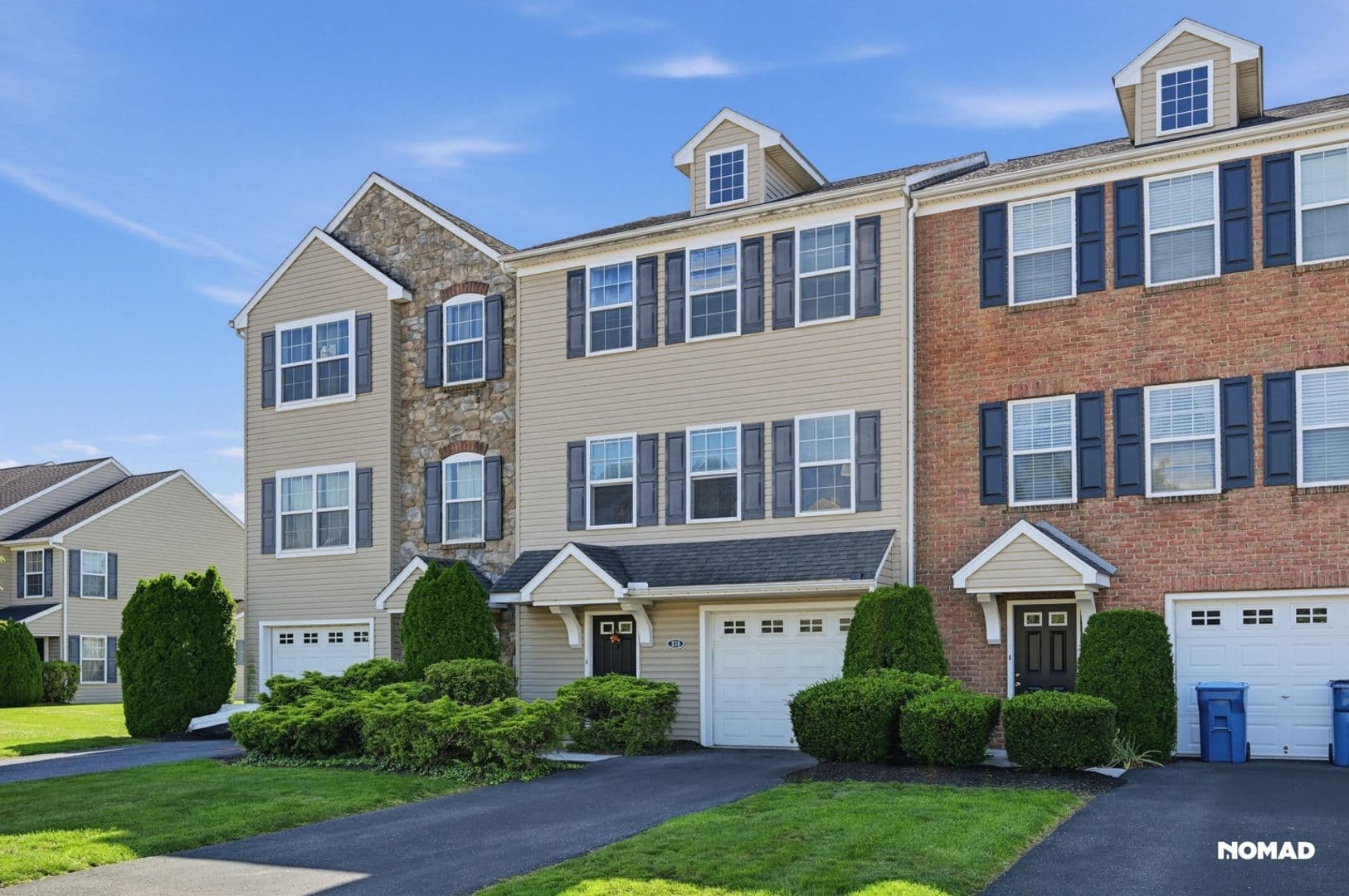 Carlisle Townhome: 318 Sherman Ave
