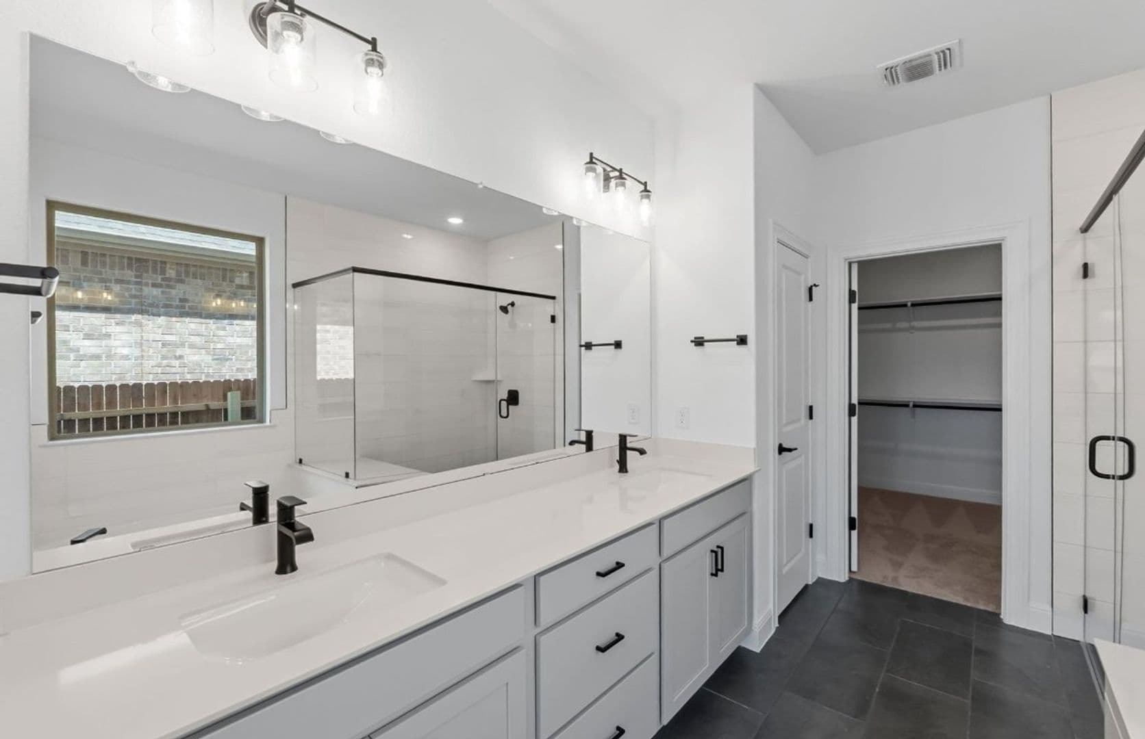 Liberty Hill House: 240 Canyoncrest Way