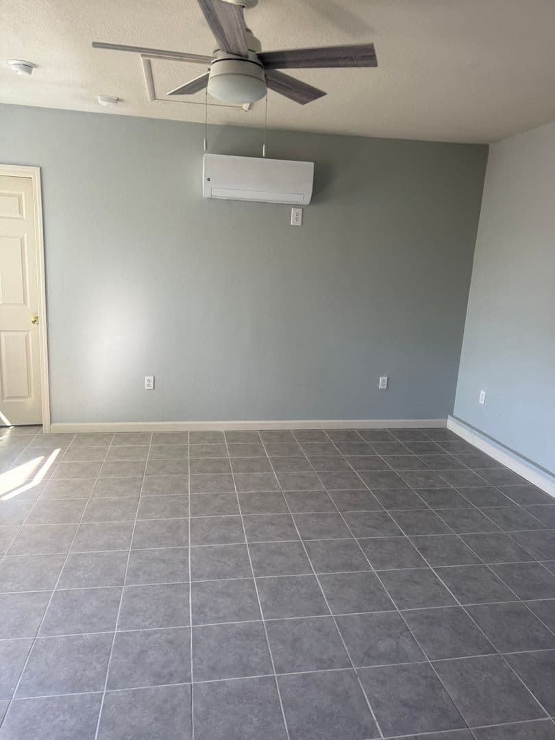 Modesto House: 1825 Roble Ave