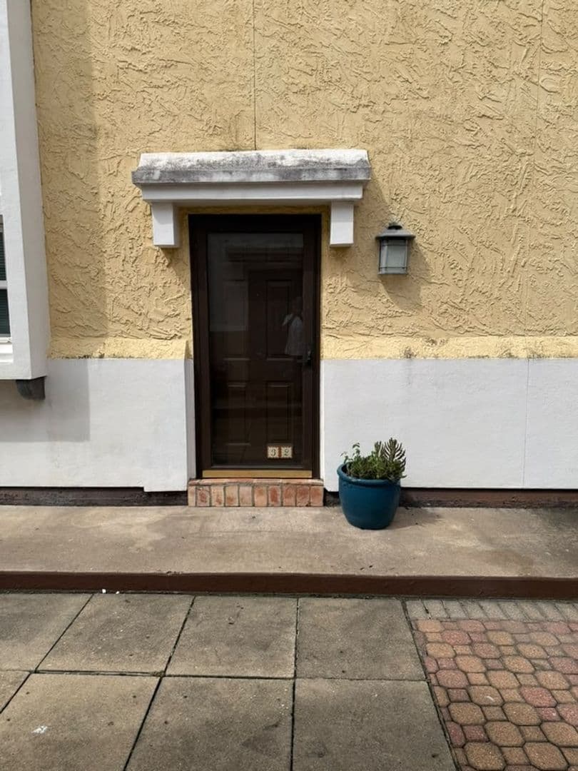 Houston Condo: 2744 Briarhurst Dr
