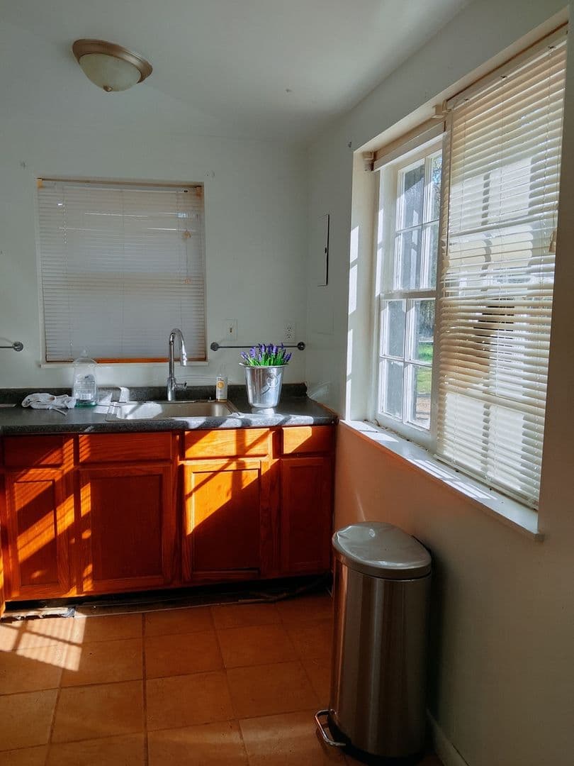 Manassas House: 14416 Bristow Rd