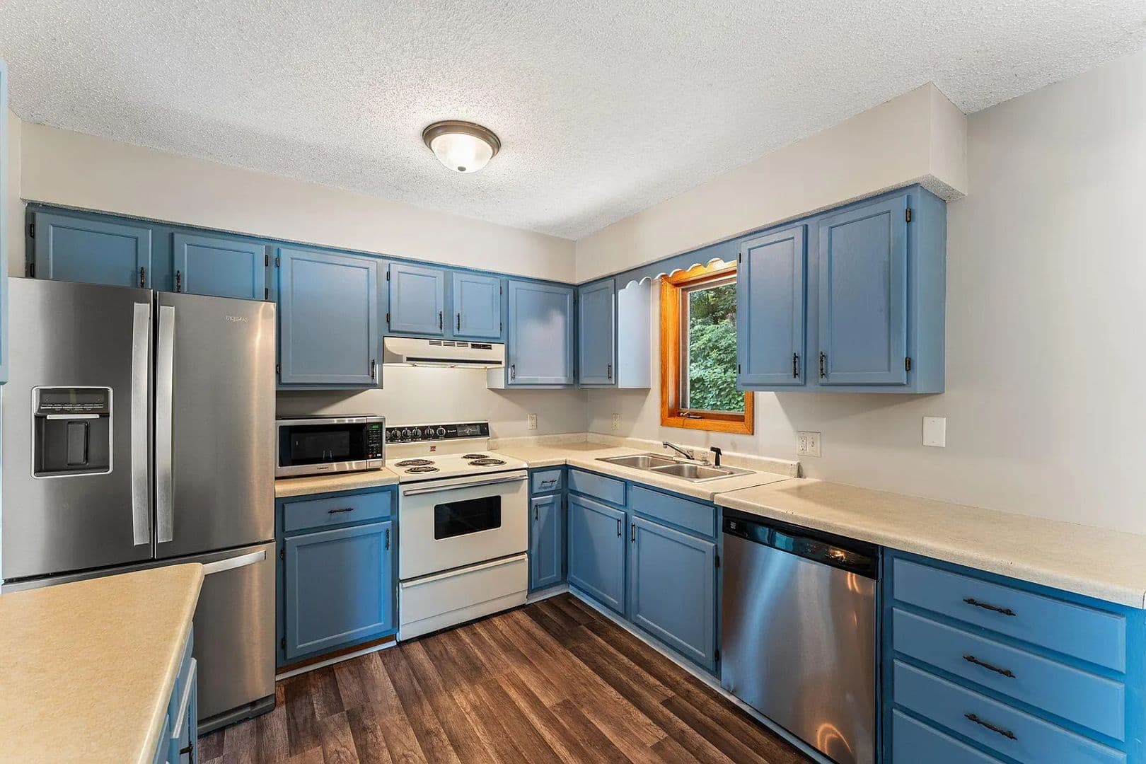 Cannon Falls House: 509 Mill St E