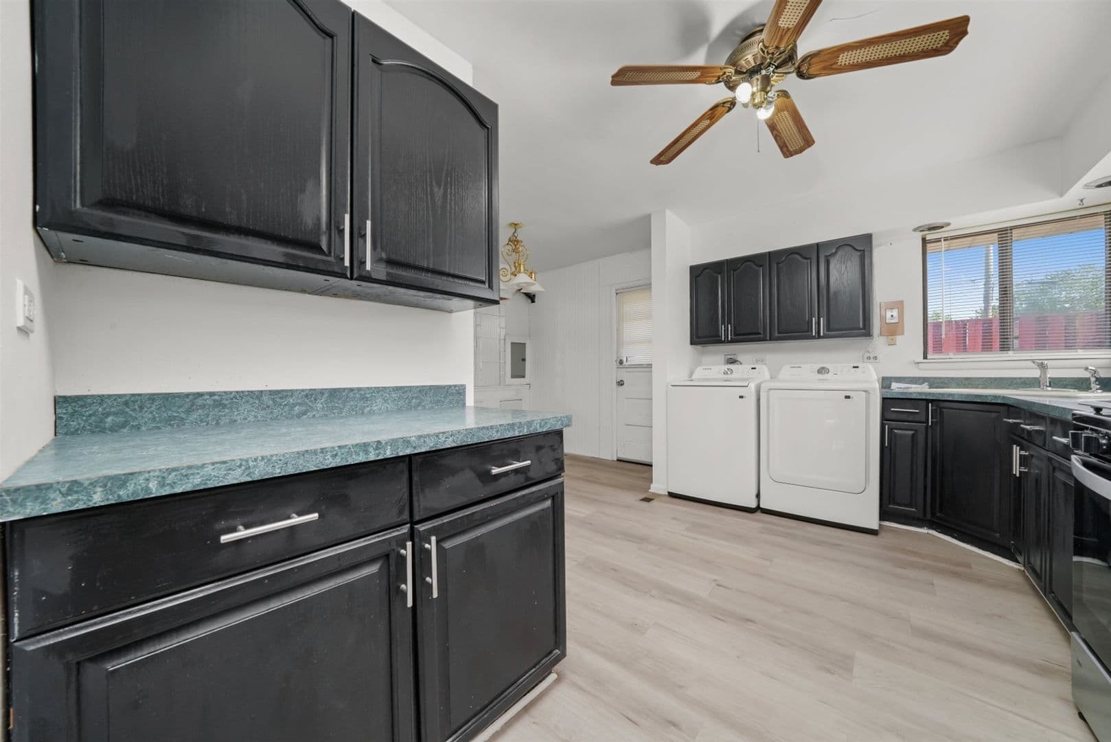 Lansing House: 17007 Oakwood Ave