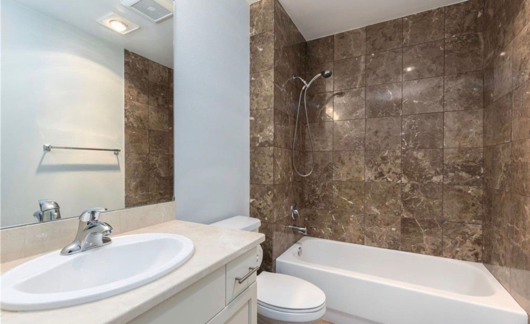 Kirkland Condo: 220 1st St