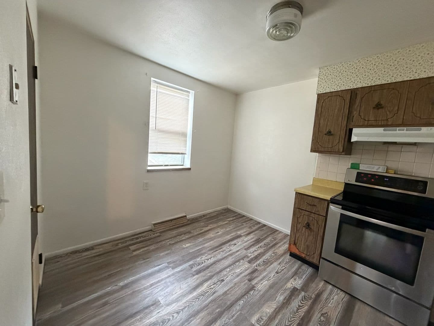 Belleville Townhome: 704 S High St