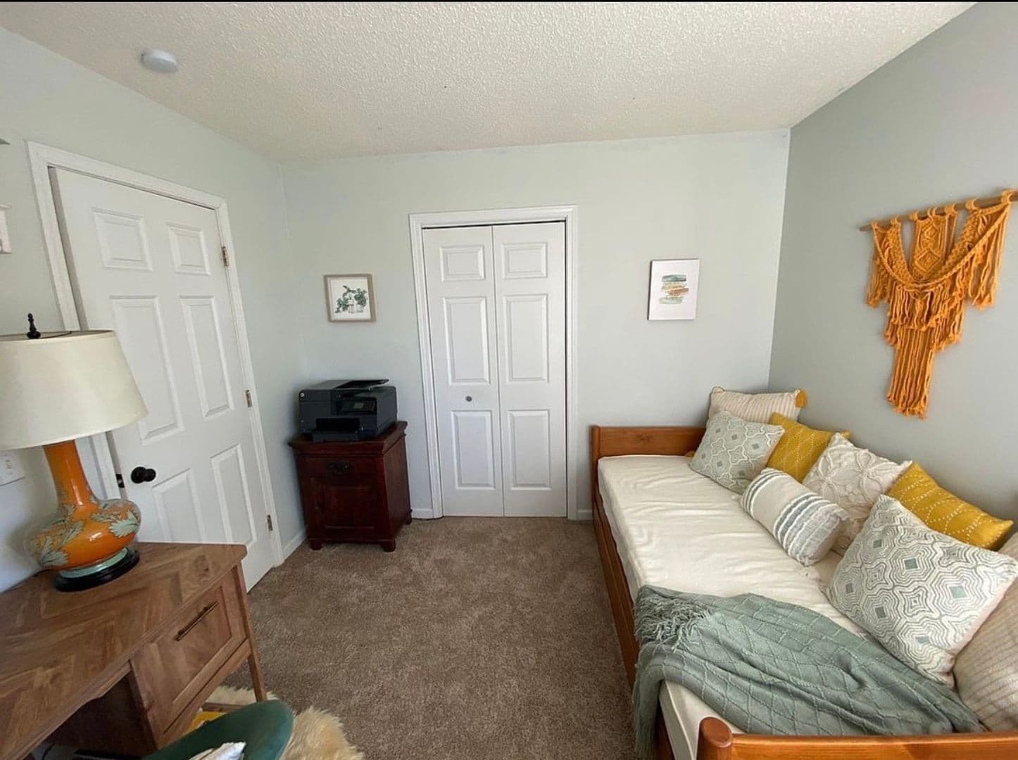 Columbia House: 6 White Wing Ct