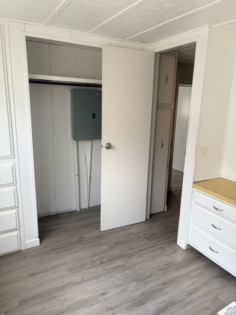 Jacksonville House: 2152 Glen Gardner Dr