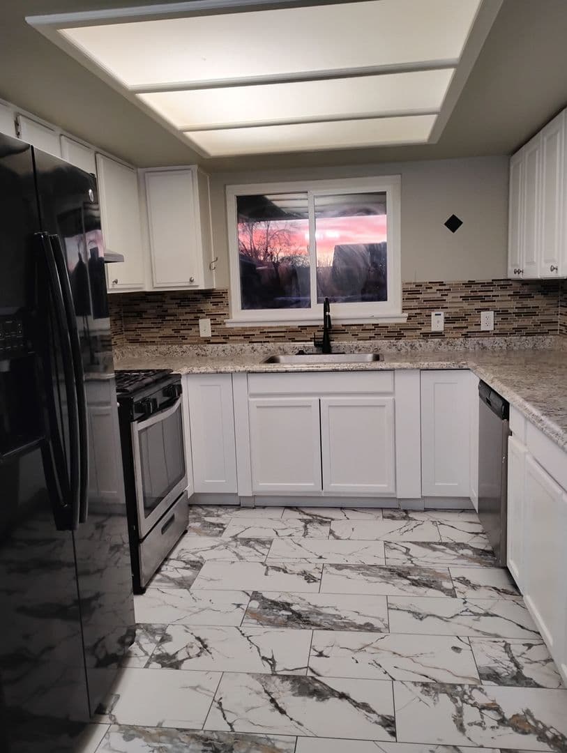 Lancaster House: 44755 Jefferson Ct