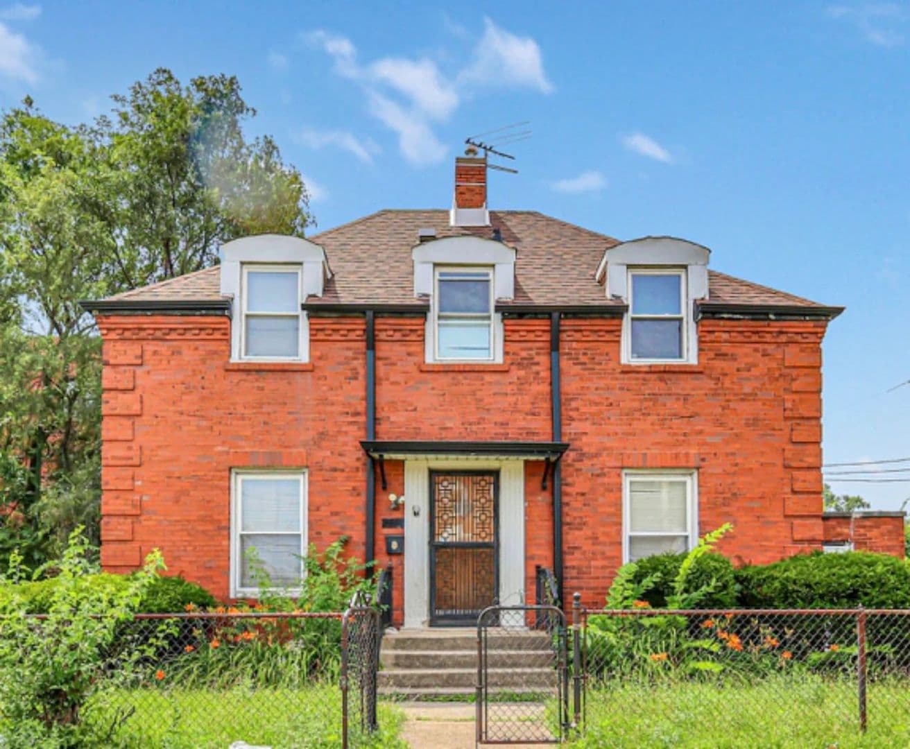 Chicago House: 7450 S Euclid Pkwy