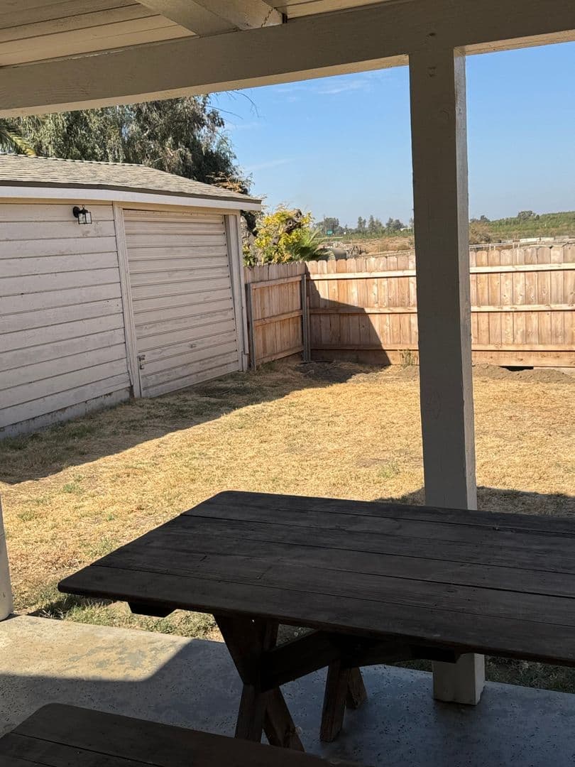 Visalia House: 16534 Avenue 291